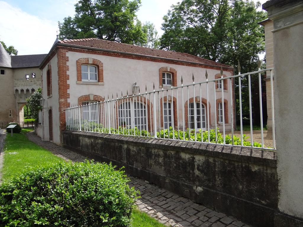 Chateau Mesny Gite Au Fil Des Pages Vic-sur-Seille Экстерьер фото